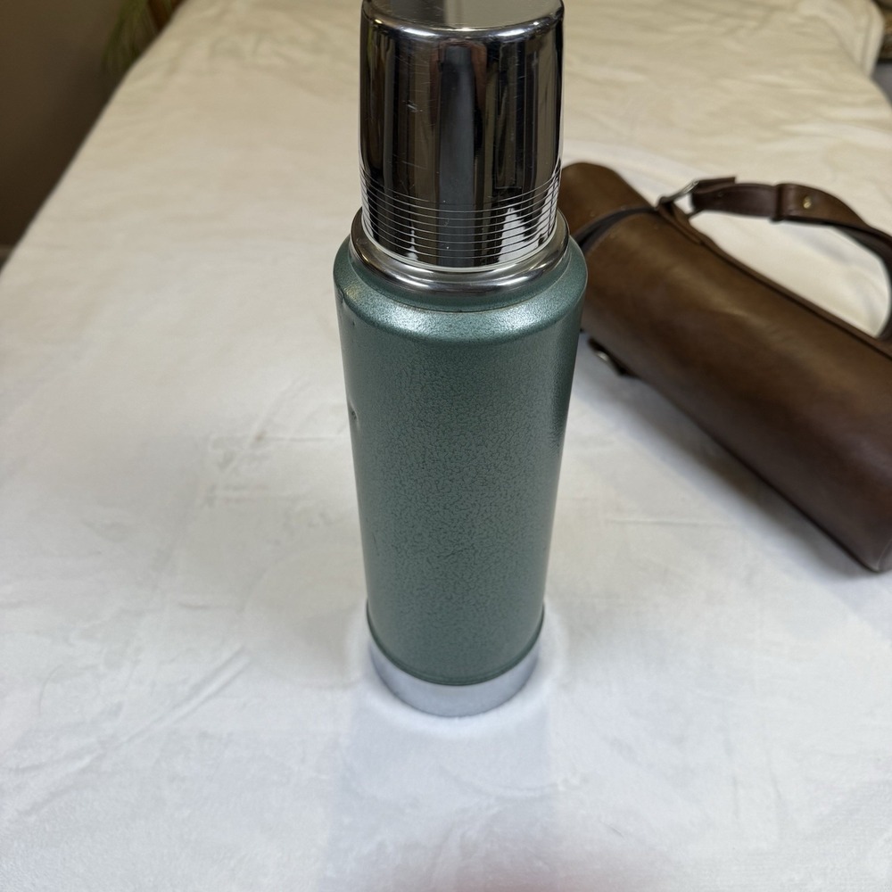 Vintage 1976 Aladdin Stanley A-944C Thermos Vacuum Bottle Green USA w/ Case - Picture 3 of 15